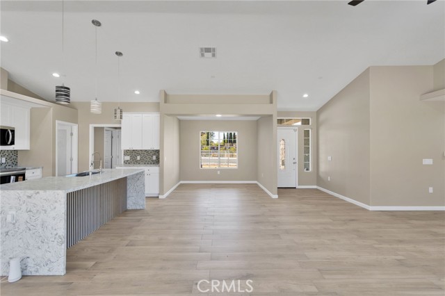 Detail Gallery Image 2 of 34 For 17837 Sultana St, Hesperia,  CA 92345 - 4 Beds | 2/1 Baths