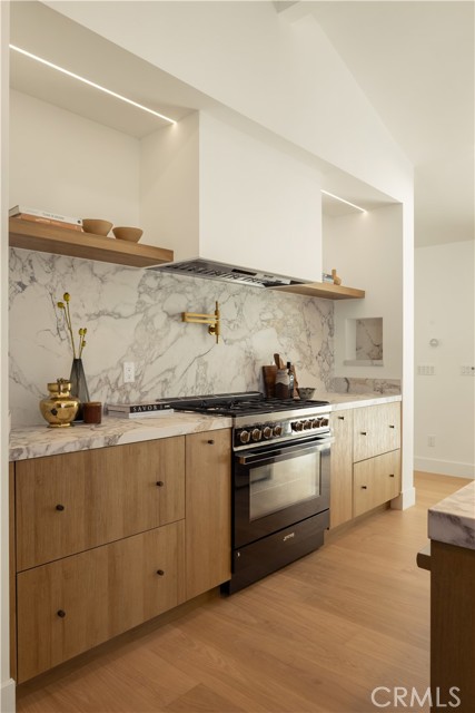 3499 San Rafael Circle, Costa Mesa CA: https://media.crmls.org/medias/8299f5be-2945-4598-9a53-e1966176f784.jpg