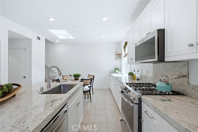 Detail Gallery Image 10 of 45 For 18315 Iris Ln, Yorba Linda,  CA 92886 - 2 Beds | 2/1 Baths