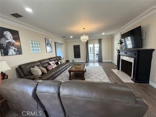 Detail Gallery Image 3 of 20 For 113 N Doheny, Beverly Hills,  CA 90211 - 4 Beds | 2/1 Baths