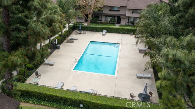 Detail Gallery Image 17 of 21 For 7560 Corbin Ave #4,  Reseda,  CA 91335 - 3 Beds | 2 Baths