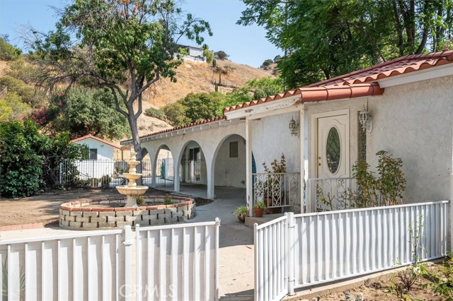 Detail Gallery Image 5 of 32 For 9953 La Tuna Canyon Rd, Sun Valley,  CA 91352 - 3 Beds | 2 Baths