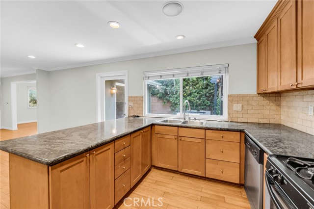 Detail Gallery Image 14 of 36 For 13004 Lull St, North Hollywood,  CA 91605 - 4 Beds | 2 Baths