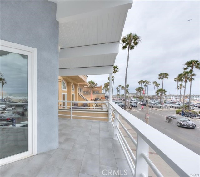 Detail Gallery Image 1 of 30 For 2206 W Oceanfront #B,  Newport Beach,  CA 92663 - 3 Beds | 2 Baths