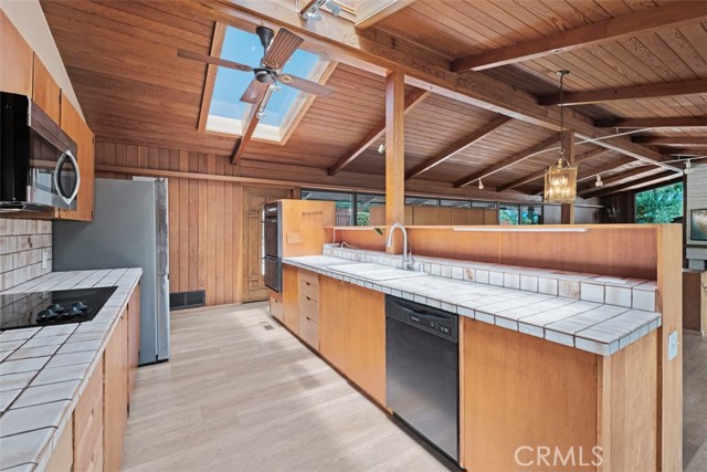 1815 Ladera Vista Place, Fullerton CA: https://media.crmls.org/medias/829ce553-4594-4cf3-bbec-5691c60a7d01.jpg