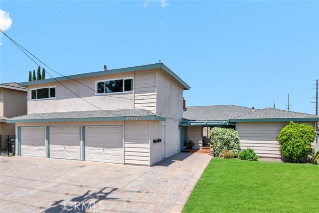 1981 Mitchell Avenue, Tustin CA: https://media.crmls.org/medias/829d3fbc-24eb-44ce-b55f-06b4b7b959ce.jpg