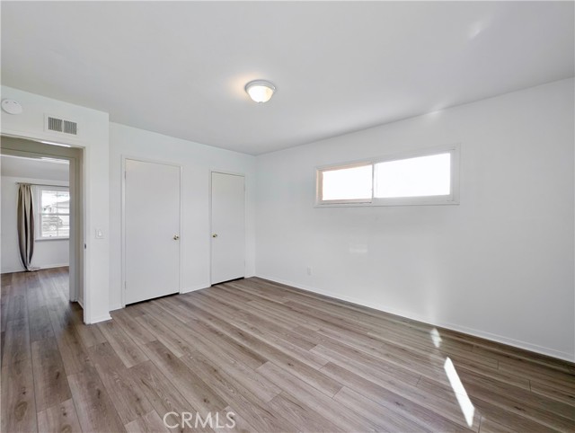 Detail Gallery Image 13 of 26 For 18938 Prairie St, Northridge,  CA 91324 - 4 Beds | 2 Baths