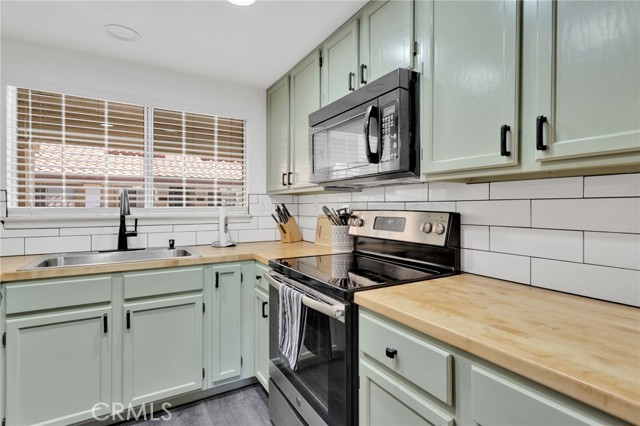 Detail Gallery Image 8 of 38 For 19191 Palo Verde Dr, Apple Valley,  CA 92308 - 2 Beds | 2 Baths