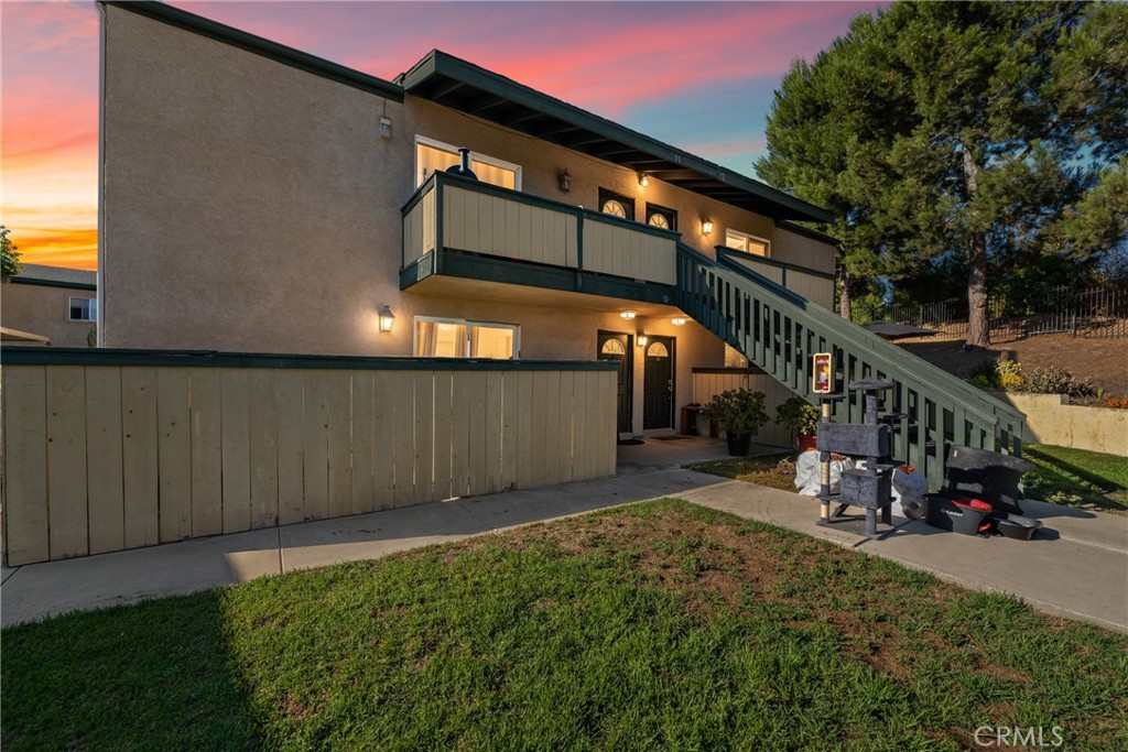 868 E Alvarado
