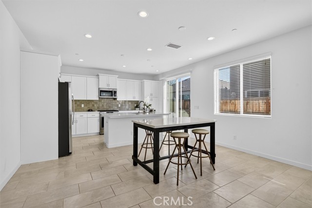 Detail Gallery Image 12 of 32 For 824 Katelyn Ave, Madera,  CA 93636 - 3 Beds | 2/1 Baths