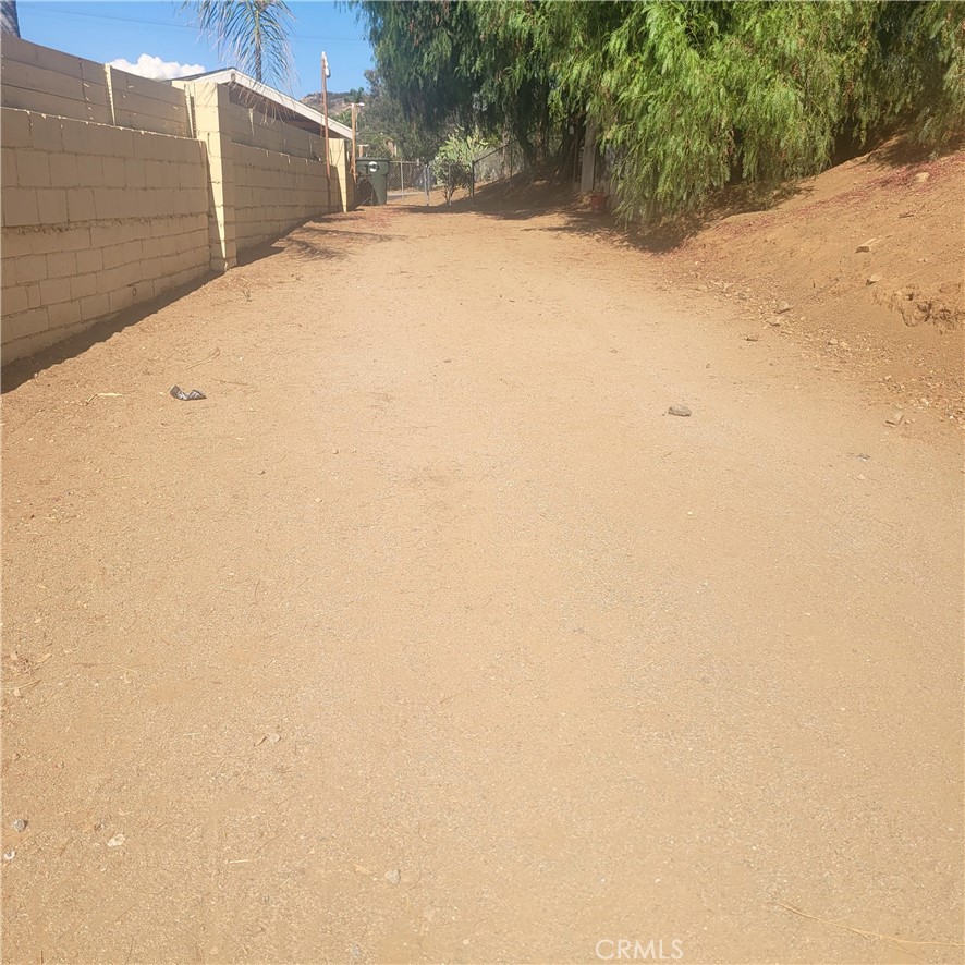 https://media.crmls.org/medias/829f6f50-a8ad-42e9-b5e6-199e8da36f66.jpg?preset=X-Large
