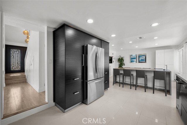 22835 Styles Street, Woodland Hills CA: https://media.crmls.org/medias/82a060f2-bc3c-4d94-87a4-e9d0ae24c4b0.jpg