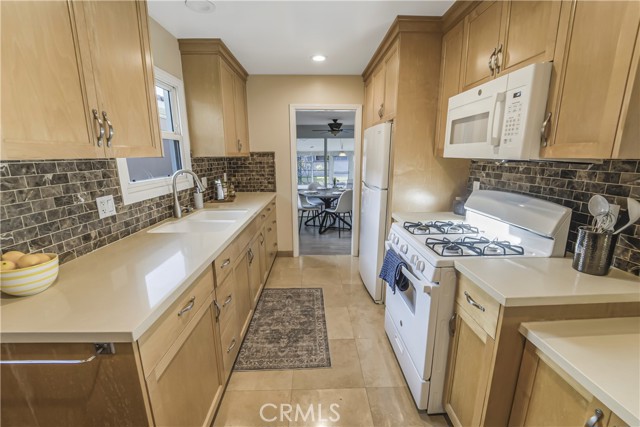 Detail Gallery Image 7 of 22 For 10809 Pangborn Avenue, Downey,  CA 90241 - 3 Beds | 2 Baths