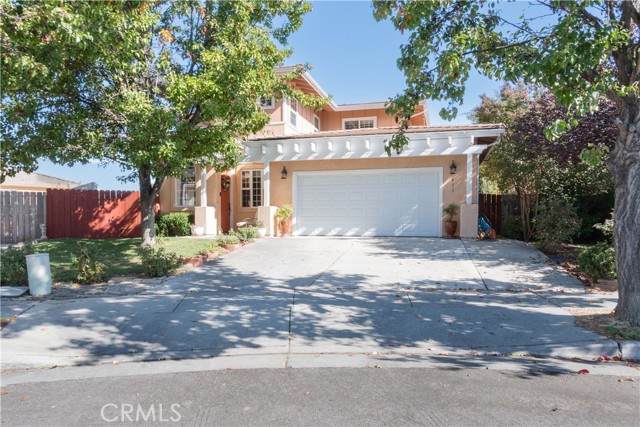 Detail Gallery Image 1 of 28 For 611 Larkfield Pl, Paso Robles,  CA 93446 - 5 Beds | 2/1 Baths