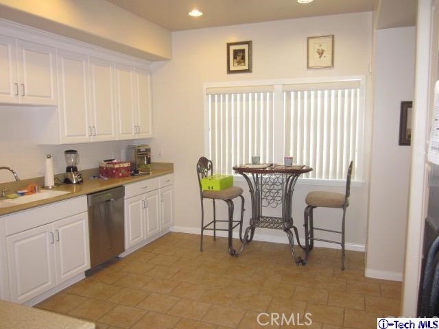 Detail Gallery Image 6 of 31 For 2283 Waltonia Dr #105,  Montrose,  CA 91020 - 3 Beds | 2/1 Baths