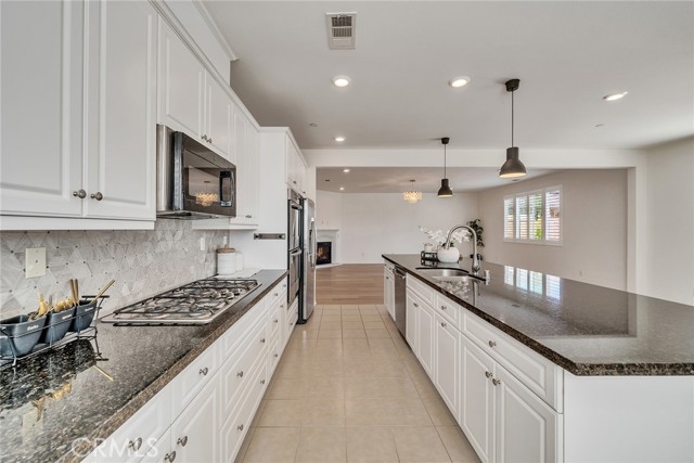 Detail Gallery Image 11 of 43 For 7903 Burrington St, Corona,  CA 92880 - 5 Beds | 3 Baths