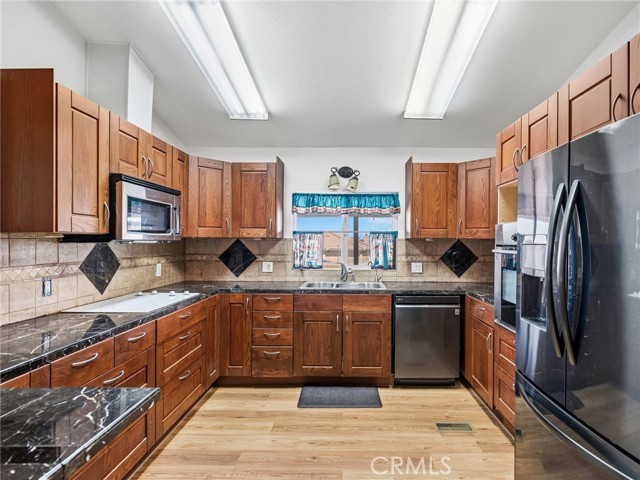 Detail Gallery Image 11 of 34 For 599 Smoke Tree Rd, Pinon Hills,  CA 92372 - 2 Beds | 2 Baths