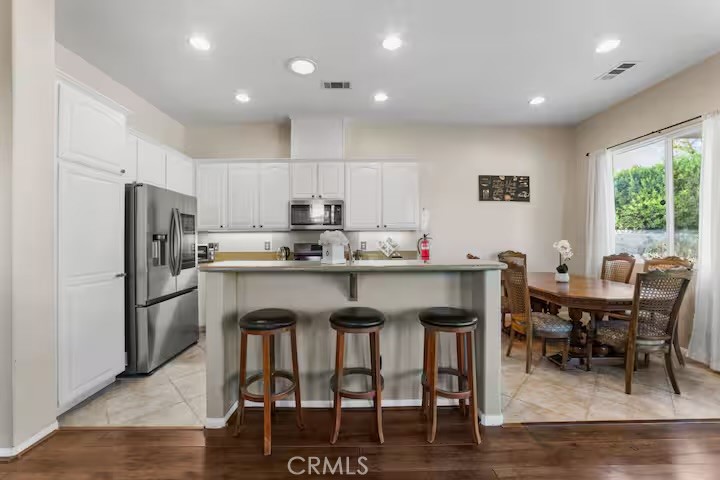 https://media.crmls.org/medias/82a21b16-ce6f-4172-a686-08fb384eb5fa.jpg?preset=X-Large