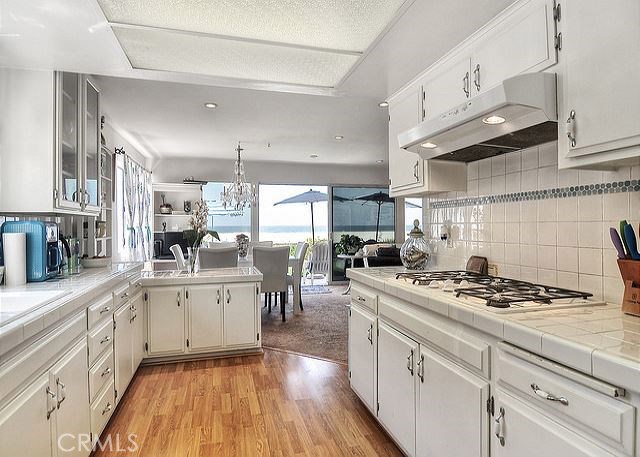 Detail Gallery Image 2 of 5 For 5901 Seashore Dr, Newport Beach,  CA 92663 - 2 Beds | 1 Baths