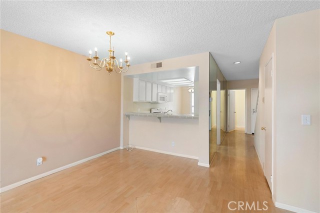 Detail Gallery Image 11 of 42 For 9906 Owensmouth Ave #28,  Chatsworth,  CA 91311 - 2 Beds | 2/1 Baths