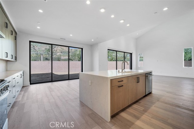 Detail Gallery Image 4 of 40 For 107 Dolcetto, Irvine,  CA 92602 - 4 Beds | 4/1 Baths