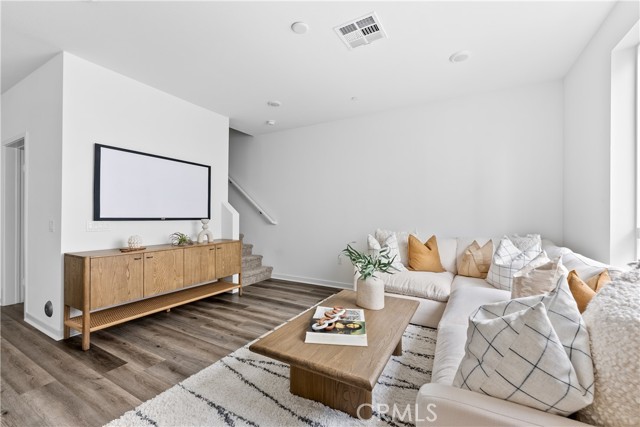 Detail Gallery Image 16 of 28 For 9431 N Sepulveda Blvd. #3,  North Hills,  CA 91343 - 2 Beds | 2/1 Baths