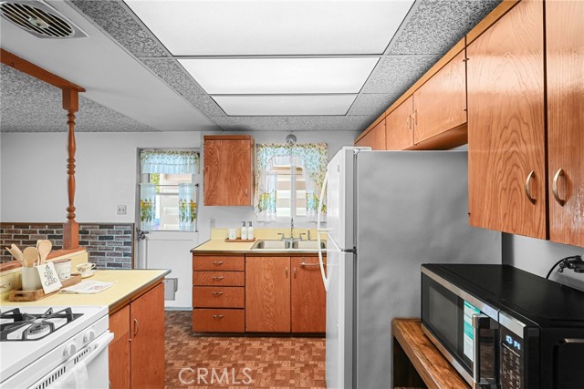 27439 Santa Clarita Road, Saugus CA: https://media.crmls.org/medias/82a373ef-4fa9-4c59-9a75-877aa20b136f.jpg