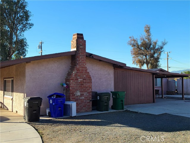 Detail Gallery Image 2 of 34 For 11685 Holmes, Jurupa Valley,  CA 91752 - 5 Beds | 2/1 Baths