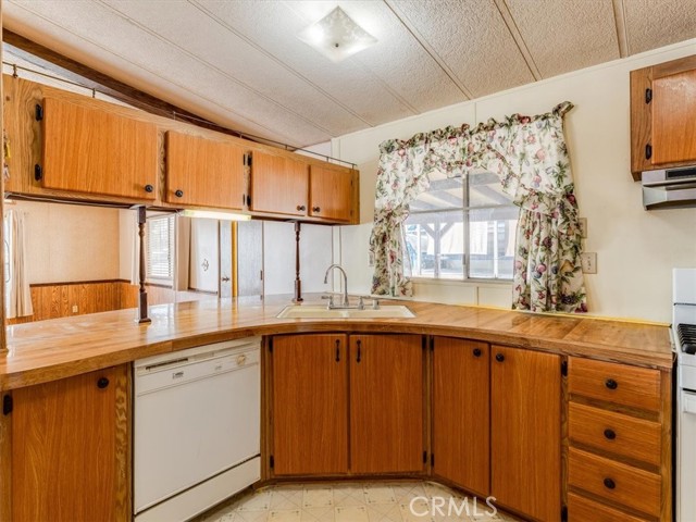 4556 Windward, Paso Robles CA: https://media.crmls.org/medias/82a3871b-df50-4924-9fdb-072ba60a0745.jpg