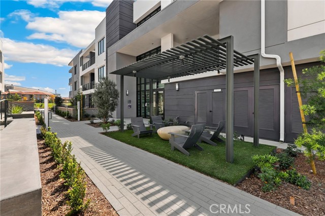 Detail Gallery Image 2 of 38 For 16175 Dawn Way #202,  Tustin,  CA 92782 - 2 Beds | 2 Baths