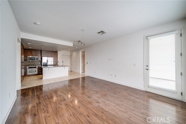 21301 Erwin Street, Woodland Hills CA: https://media.crmls.org/medias/82a4b8b4-62ac-468f-95ff-3c330251ecc0.jpg