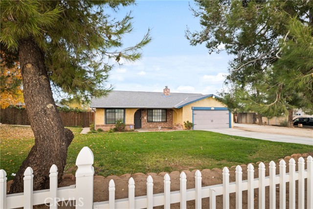 Detail Gallery Image 2 of 39 For 15712 Cashew, Hesperia,  CA 92345 - 3 Beds | 2 Baths