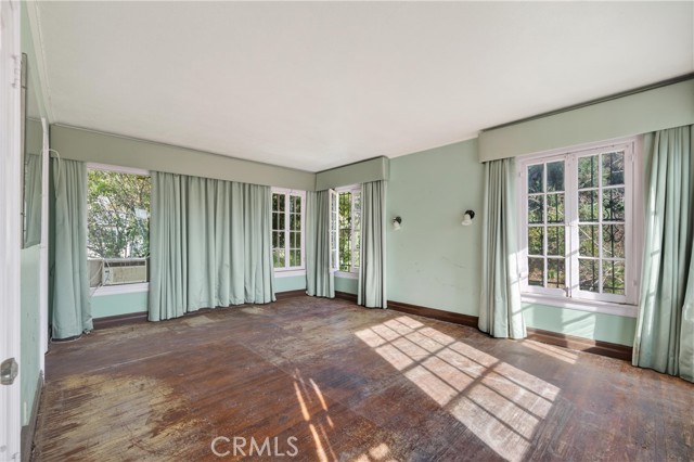 Detail Gallery Image 14 of 33 For 2329 N Edgemont, Los Angeles,  CA 90027 - 5 Beds | 3 Baths