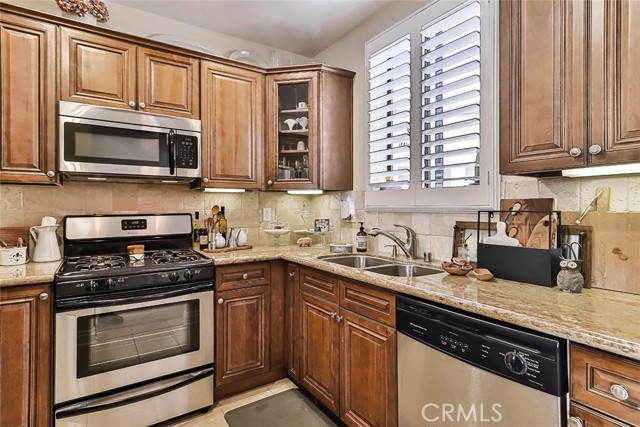Detail Gallery Image 21 of 49 For 4724 Kester Ave #404,  Sherman Oaks,  CA 91403 - 3 Beds | 2 Baths