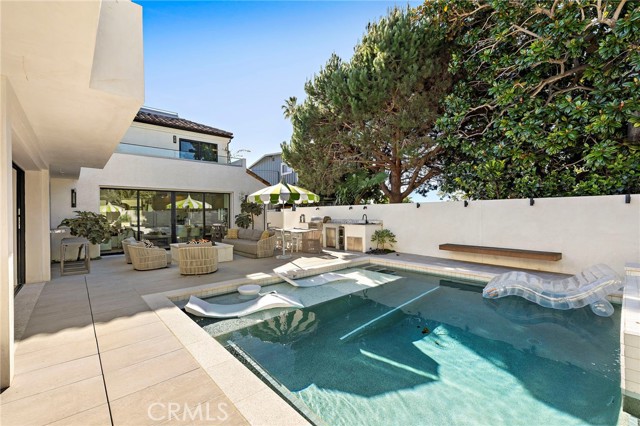 Detail Gallery Image 2 of 10 For 228 W Avenida Cordoba, San Clemente,  CA 92672 - 5 Beds | 4/1 Baths