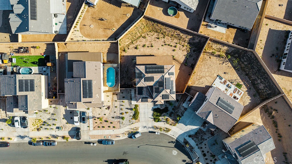https://media.crmls.org/medias/82a63173-07b3-48c6-be9a-6e4d6dd8101a.jpg?preset=X-Large