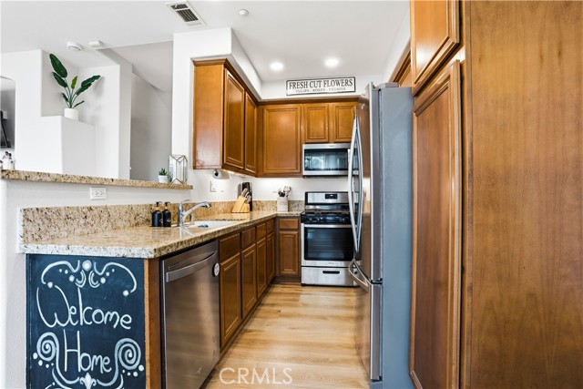 Detail Gallery Image 13 of 54 For 31082 Strawberry Tree, Temecula,  CA 92592 - 3 Beds | 2/1 Baths