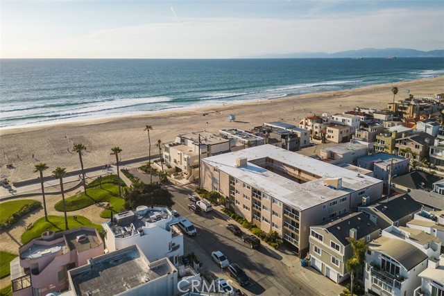 15 15th Street, Hermosa Beach, California 90254, 2 Bedrooms Bedrooms, ,2 BathroomsBathrooms,Residential,Sold,15th,SB24032108