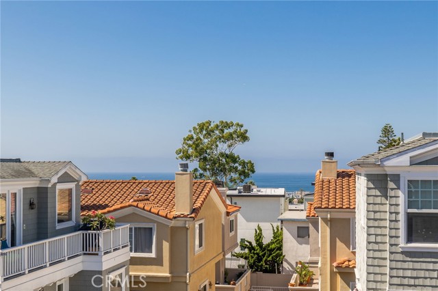 1072 7th Street, Hermosa Beach, California 90254, 4 Bedrooms Bedrooms, ,4 BathroomsBathrooms,Residential,Sold,7th,SB22215429