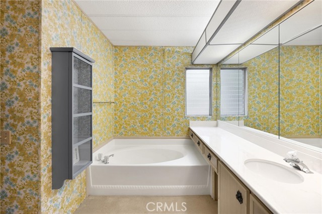 2240 Lake Glen Dr, La Habra CA: https://media.crmls.org/medias/82a8f745-7306-4216-9d61-0fc6c675deb8.jpg