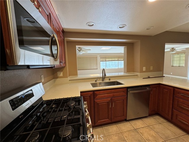 Detail Gallery Image 4 of 28 For 45712 Classic Way, Temecula,  CA 92592 - 4 Beds | 3 Baths