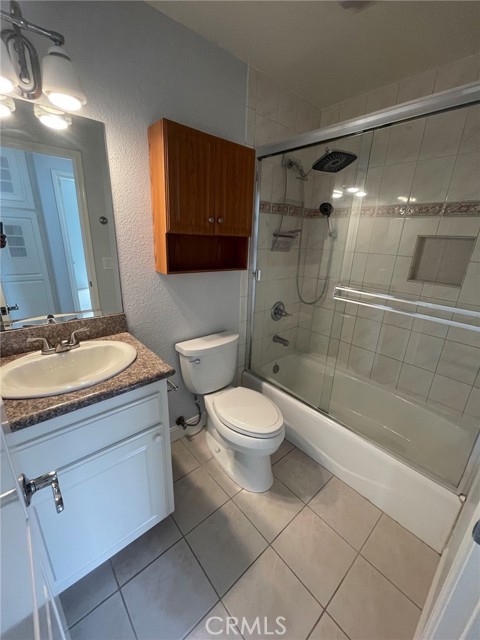 Upstairs Hallway Bathroom