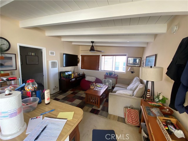 135 28th Street, Hermosa Beach CA: https://media.crmls.org/medias/82aa1450-3950-4558-b67a-3ab74aac037f.jpg