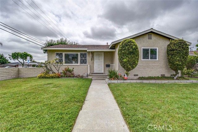 538 S Raitt Street, Santa Ana CA: https://media.crmls.org/medias/82aa4b79-f30f-4e23-9213-8f09c0ca8236.jpg