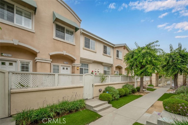 5740 S Glennie Lane, Los Angeles CA: https://media.crmls.org/medias/82aa7050-d3cd-44d2-bba8-f6b6a15a912e.jpg