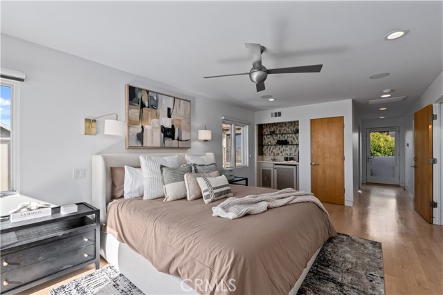 2540 Manhattan Avenue, Hermosa Beach CA: https://media.crmls.org/medias/82aa9c36-3143-44ab-91f9-031292edfd08.jpg