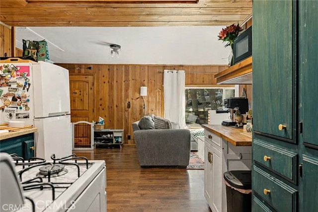 Detail Gallery Image 13 of 29 For 32135 West Dr, Running Springs,  CA 92382 - 2 Beds | 1/1 Baths