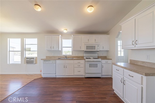 26321 Olanche, Mojave CA: https://media.crmls.org/medias/82ab397d-65a6-4293-956d-d5cb2185dce9.jpg