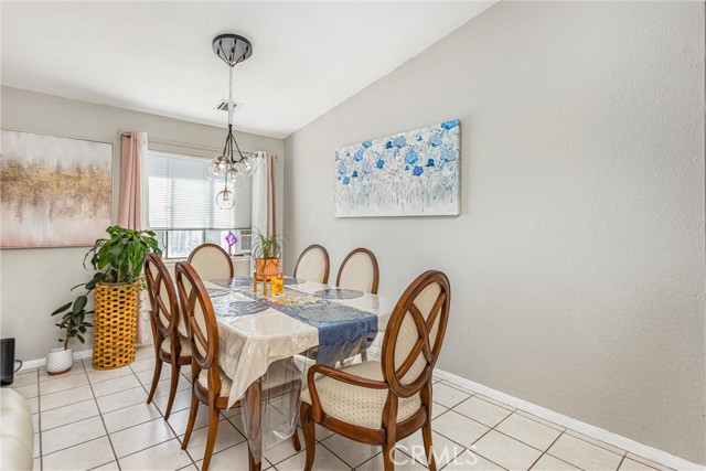 Detail Gallery Image 8 of 35 For 16422 Tolowa, Apple Valley,  CA 92307 - 3 Beds | 2 Baths