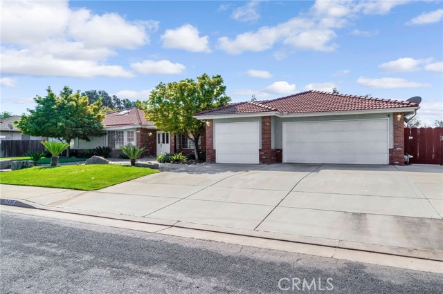 Detail Gallery Image 4 of 57 For 2436 Trevor Ct, Madera,  CA 93637 - 5 Beds | 3 Baths